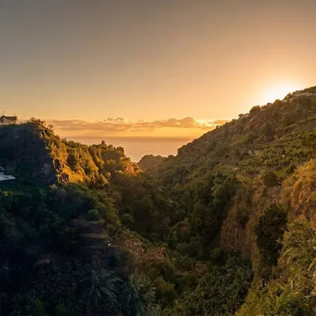 Waterfall Cave Pools Sauna Wild Banana Farm Gasthuis Ponta do Sol (Madeira)