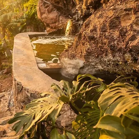 Waterfall Cave Pools Sauna Wild Banana Farm Gasthuis Ponta do Sol (Madeira)